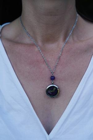 lilas-des-indes-collier-energetique-serenite-argente-medaillon-porte