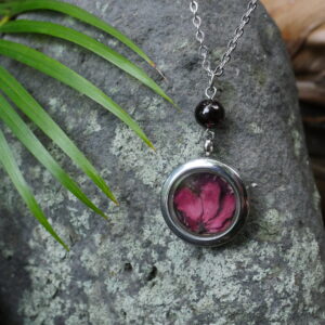 collier médaillon argenté féminin sacré