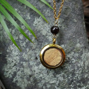 Collier Féminin sacré- médaillon doré