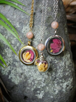 Collier Fertilité - médaillon doré – Image 3