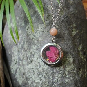 collier médaillon argenté fertilité