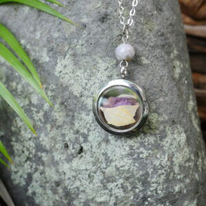 collier médaillon argenté guérison