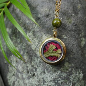 collier médaillon doré nouveau départ