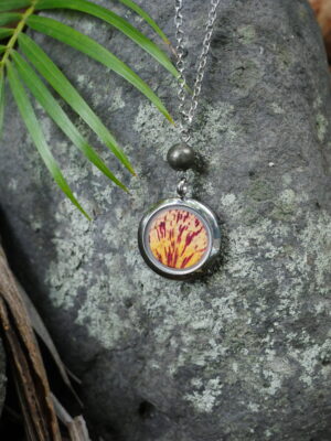 collier médaillon argenté succès