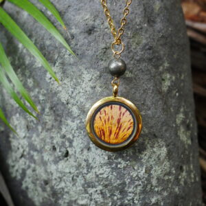collier médaillon doré succès
