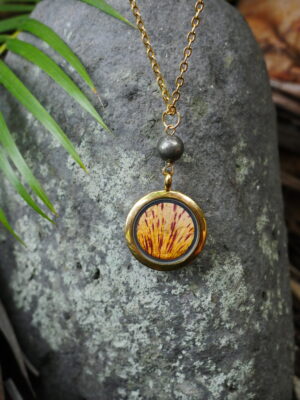 collier médaillon doré succès