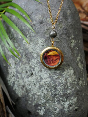 collier médaillon doré succès