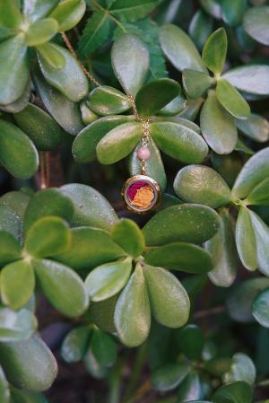 Collier Joie - médaillon doré – Image 3