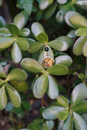 Collier Protection - médaillon doré – Image 2