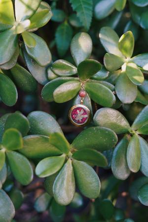 Collier Nouveau départ- médaillon doré – Image 2