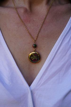 Collier Nouveau départ- médaillon doré – Image 4