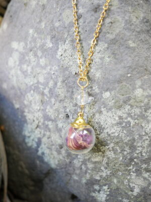 collier sphère dorée Connexion - fleurs séchées de la Réunion