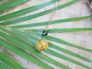 Collier protection - sphère doré – Image 3