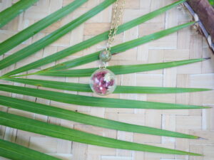 collier sphère doré nouveau départ